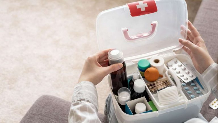 Cum să-ți pregătești trusa medicală și ce trebuie să conțină aceasta pentru o vacanță fără griji – recomandările medicului