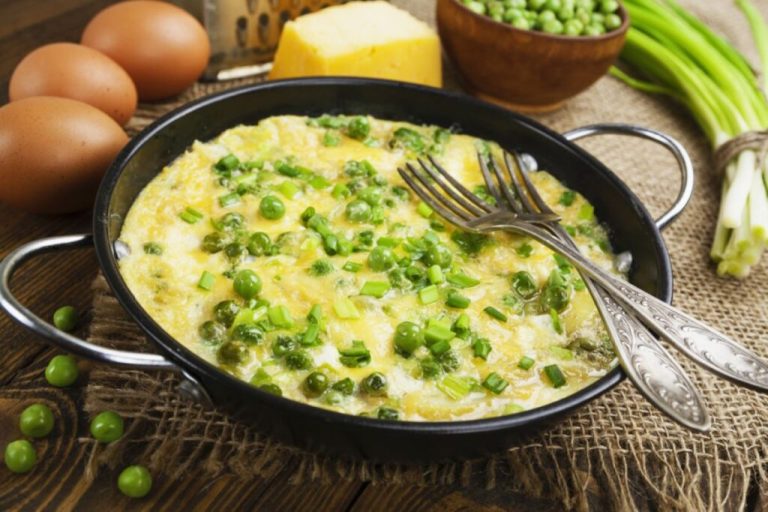 Frittata cu mazăre, o idee de mic dejun echilibrat, proteic, plin de fibre și ușor de preparat