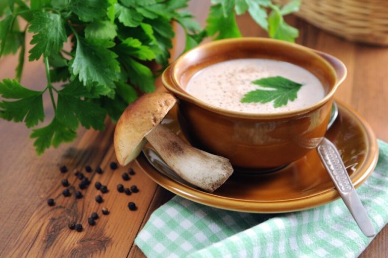 Supa-cremă de ciuperci, alegerea perfectă a sezonului de toamnă Sursa foto: Dreamstime