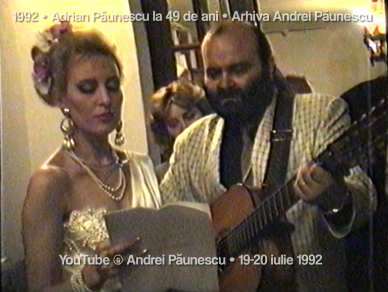 (VIDEO) Imagini rare cu Doina și Ion Aldea-Teodorovici cântând, în premieră, celebra piesă „Noptea marii beții”, la ziua de naștere a lui Adrian Păunescu