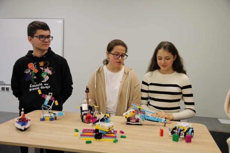 Peste 1 700 de elevi din nordul țării vor studia în laboratoare digitale noi