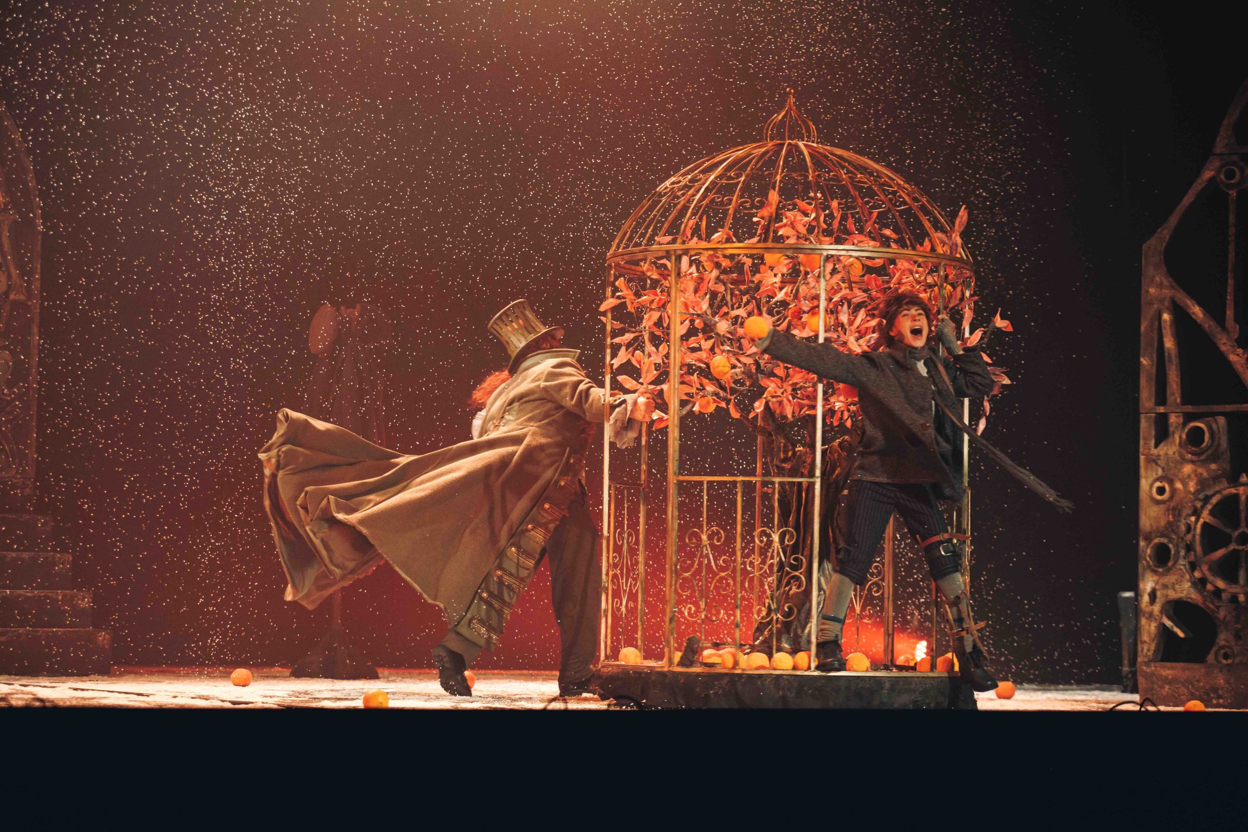 Hai la spectacole: Teatrul Național „Eugène Ionesco” te invită la „Poveste de Crăciun” și „Chirița în provincie”