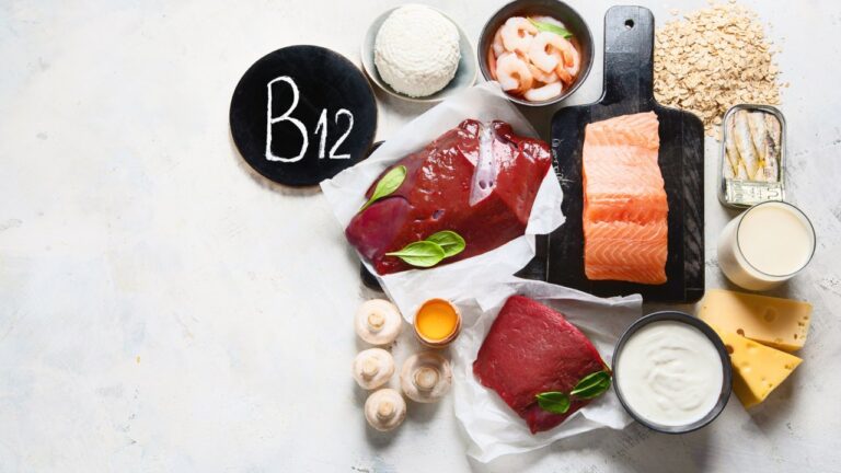 Vitamina B12: ce alimente o conțin și cum recunoști semnele unei carențe