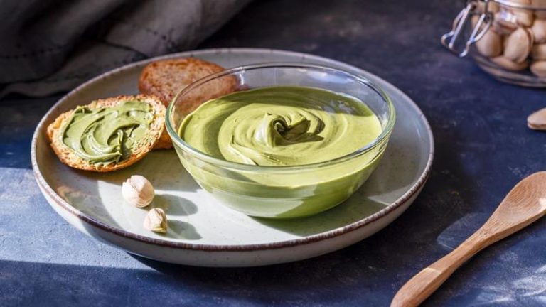 Cum prepari o cremă de fistic perfectă pentru copturile de Crăciun