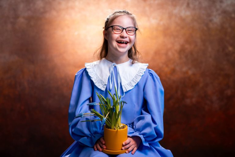 „Nu toate florile cresc la fel”: expoziție despre acceptare și diversitate