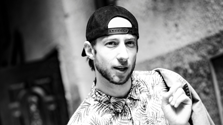 Victor Untilă: între rezistență, revoltă și dragoste pentru teatru