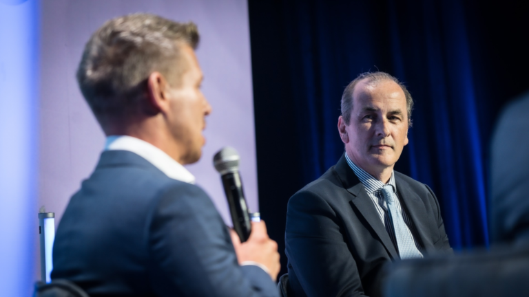 VIDEO | Dansul victoriei: un politician a făcut spectacol pe scenă după înfrângerea lui Viktor Orban