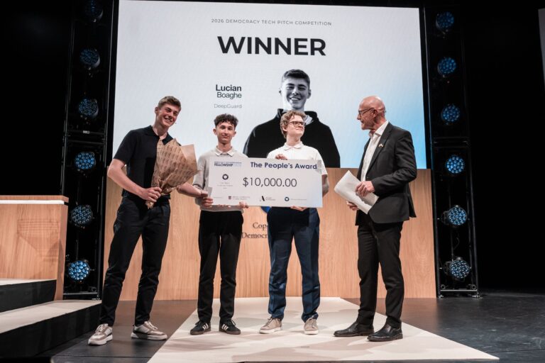 Elevi și studenți din R. Moldova, premiați internațional pentru o soluție anti-dezinformare