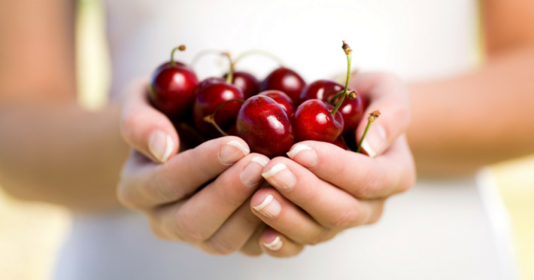 Fructele care contează pentru inimă: flavanolii, ingredientul-cheie al unei alimentații sănătoase