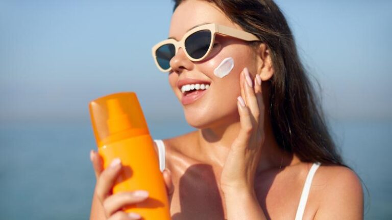 SPF, UVA și UVB: ce înseamnă și cum alegi corect crema de protecție solară