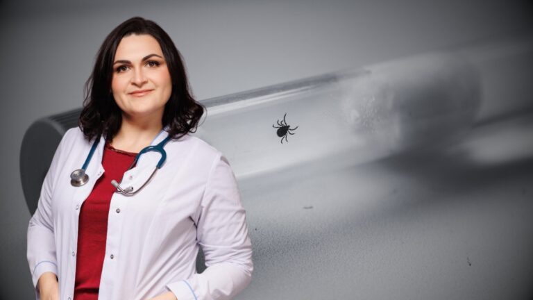 Când este necesar tratamentul cu antibiotice după o mușcătură de căpușă. Explicațiile unui medic infecționist