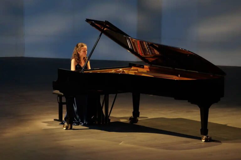 Martina Meola, pianista de 13 ani care a deschis un prestigios festival de pian din Franța, va concerta la Chișinău