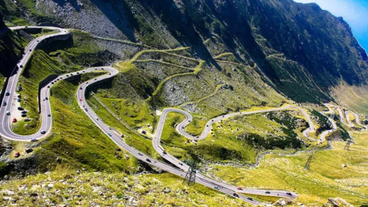 Transalpina și Transfăgărășanul, în topul celor mai șerpuitoare drumuri din Europa