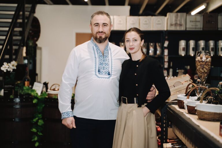 Un oltean și o moldoveancă au deschis primul magazin din Marea Britanie specializat în vinuri moldovenești