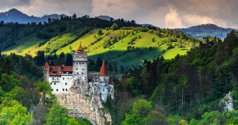 România, în top 13 cele mai misterioase destinații din lume. Ce loc ocupă Castelul Bran
