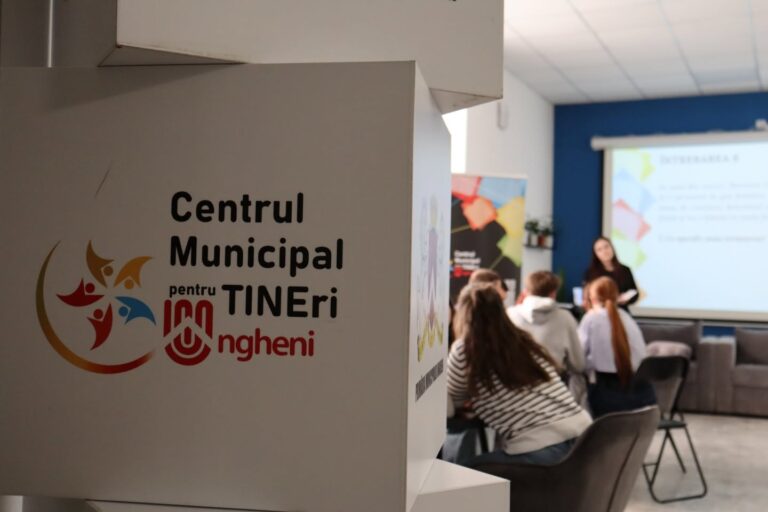 Tinerii din cinci localități vor avea acces la noi activități STEAM